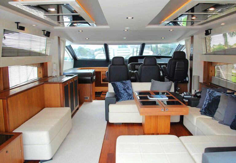 Yacht EAGLE II - Salon looking forward