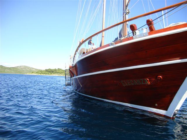 Yacht ELEGANZA - Bow