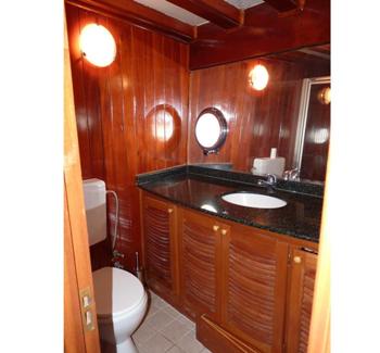 Yacht ELEGANZA - Guest Ensuite
