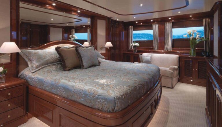 Yacht ENCHANTRESS - Master Cabin