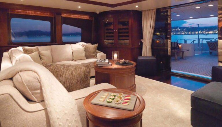 Yacht ENCHANTRESS - Skylounge