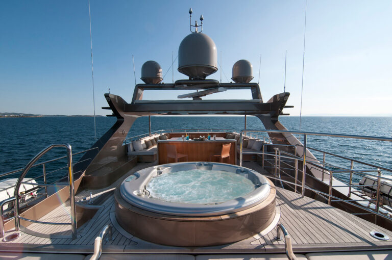 Yacht GEOSAND - Sundeck & Jacuzzi Pool