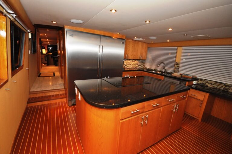 Yacht GOLDEN GIRL - Galley