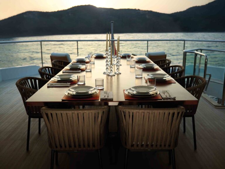 Yacht IMPERIAL PRINCESS - Bridge deck Dining