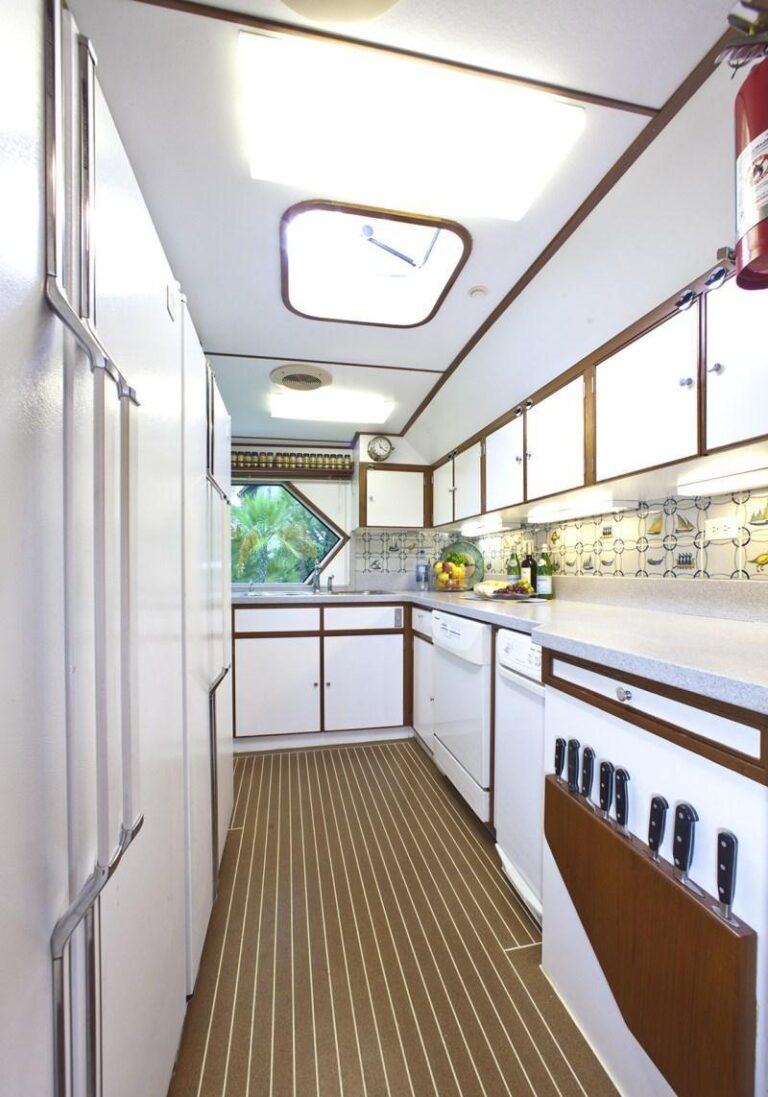 Yacht IMPETUOUS - Galley