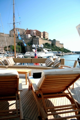 Yacht IN ALL FAIRNESS - Sundeck Loungers