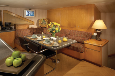 Yacht INDEPENDENCE 2 - Galley Dinette 2