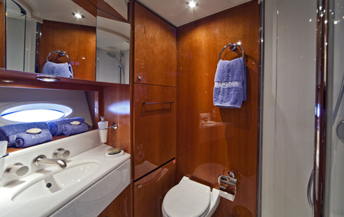 Yacht Irina Esc - Guest Bathroom