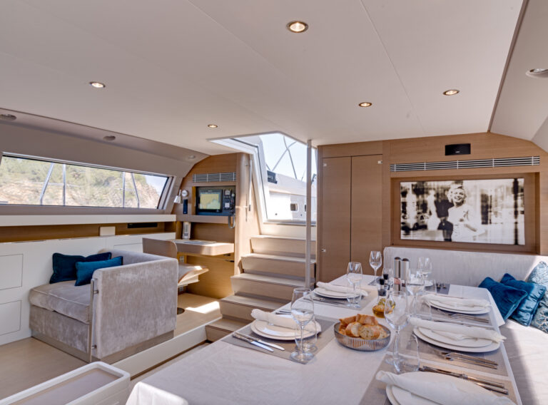 Yacht J Six - Salon