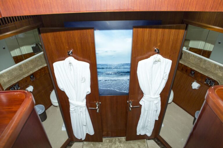 Yacht JULIA DOROTHY Bath