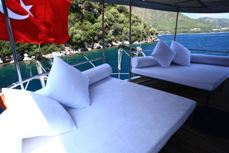Yacht JUNIOR ORCUN -  Aft Deck Sunpads