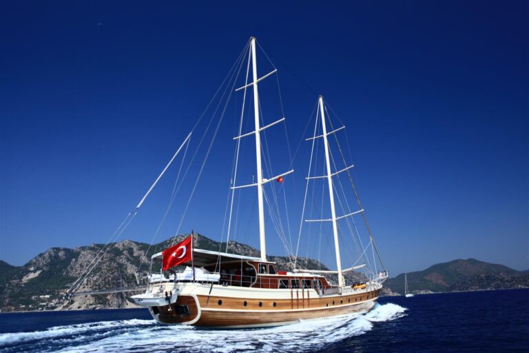 Yacht JUNIOR ORCUN -  Aft View