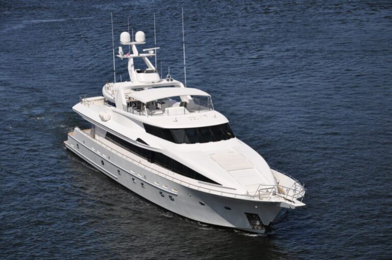 Yacht LADY DIANE II -  Front View