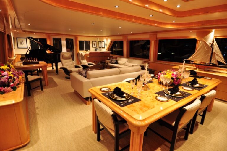 Yacht LADY DIANE II -  Salon looking Aft