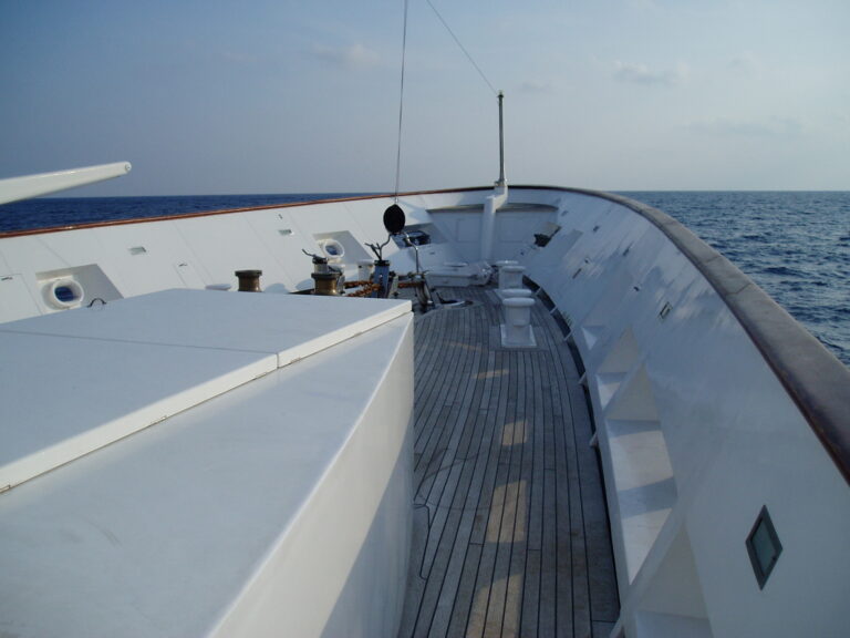 Yacht LADY K II - Bow
