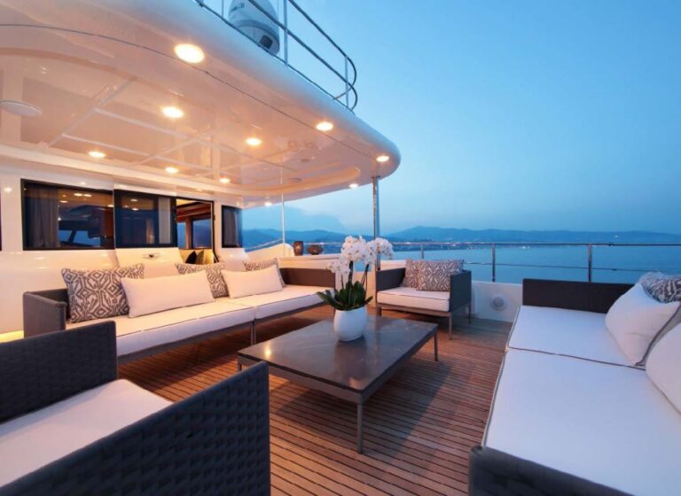 Yacht LADY SOUL - Upper Aft Deck
