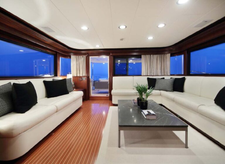Yacht LADY SOUL - Upper Salon looking Aft