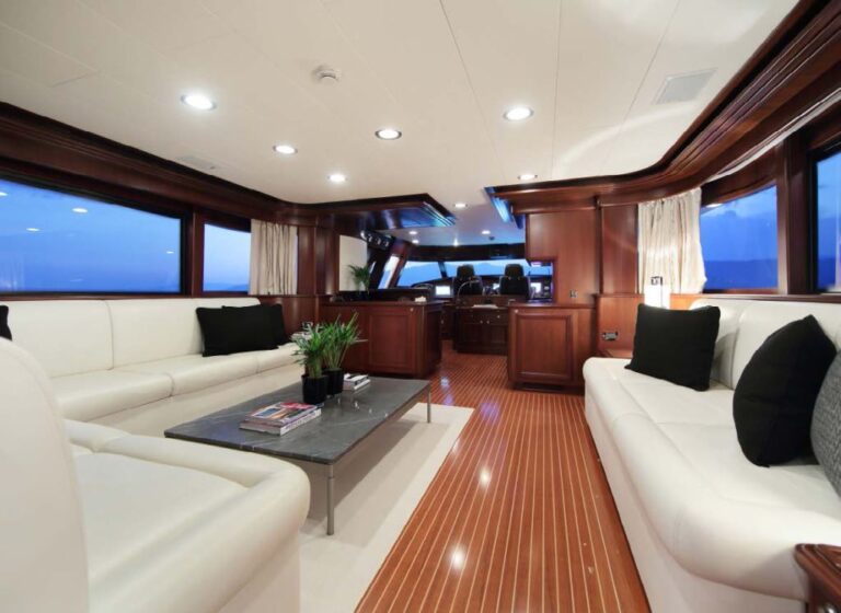 Yacht LADY SOUL - Upper Salon looking forward