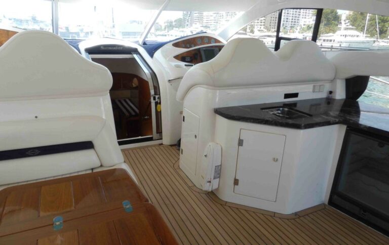 Yacht LARA SOFIA - Cockpit