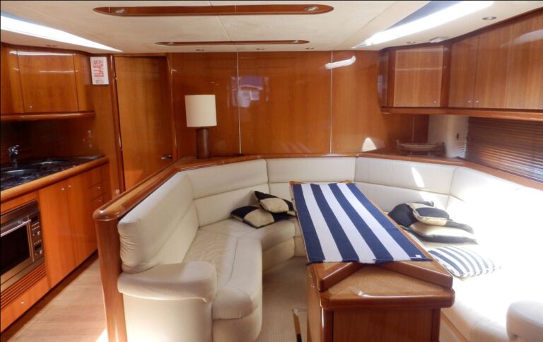 Yacht LARA SOFIA - Salon and Galley