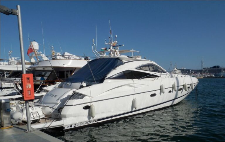 Yacht LARA SOFIA - Stern to in port