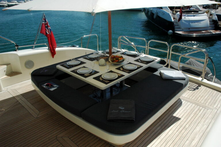 Yacht LAST CHANCE - Aft Deck Dining
