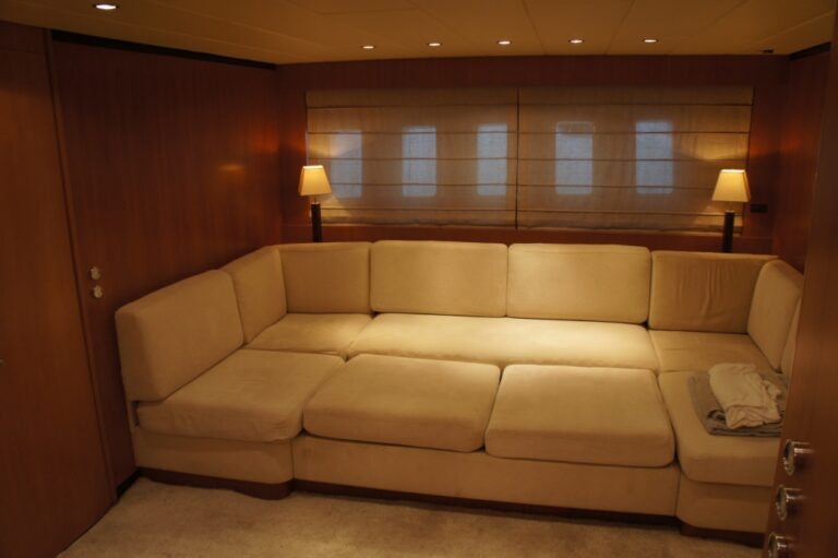 Yacht LAST CHANCE - Lower Salon
