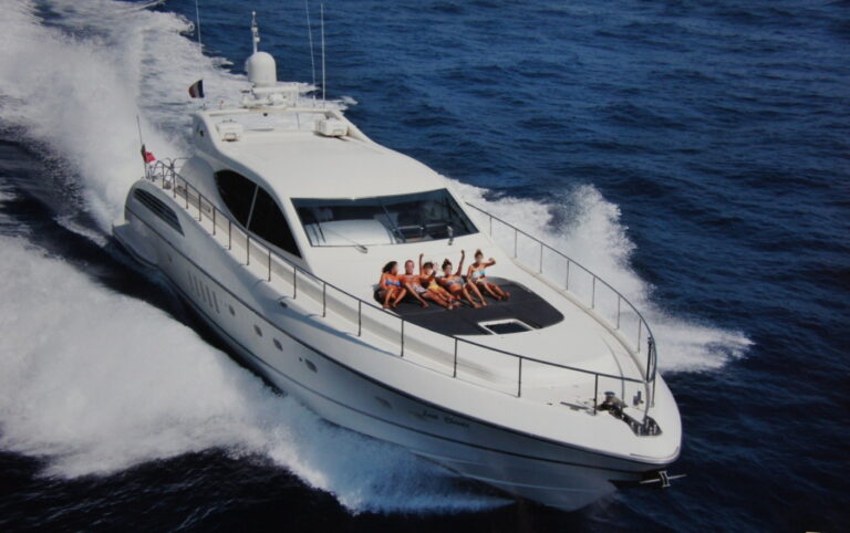 Yacht LAST CHANCE - Main