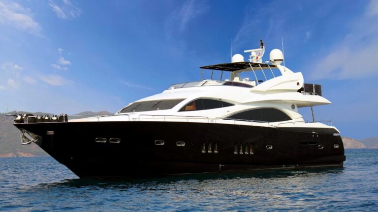 Yacht LEADING FEARLESSLY A Sunseeker 90