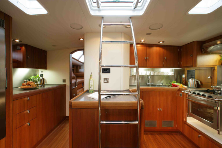 Yacht LUSKENTYRE - Galley
