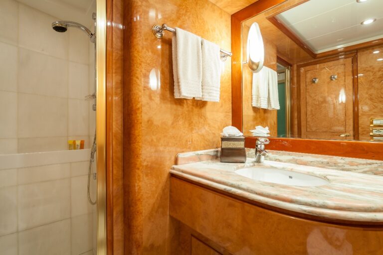Yacht MIRACLE - Guest Ensuite