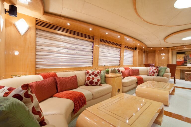 Yacht MIRACLE - Main Salon Seating