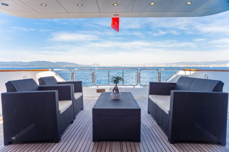 Yacht MOONDANCE - Aft Deck