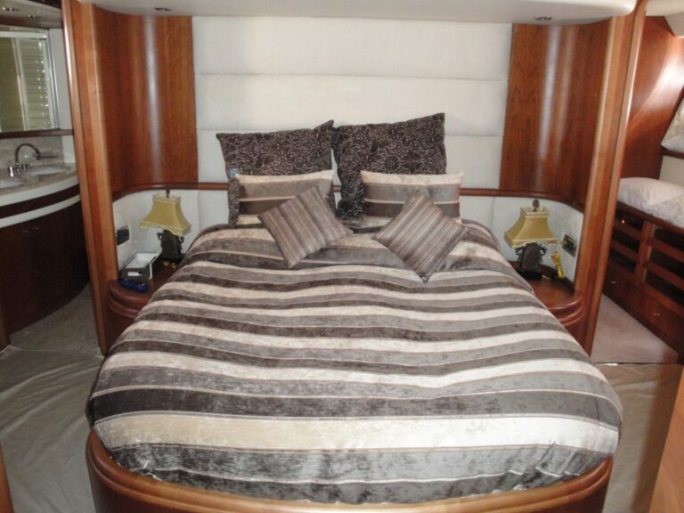 Yacht Mi Champion - Master Cabin View 2