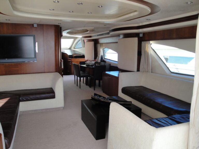 Yacht Mi Champion - Salon