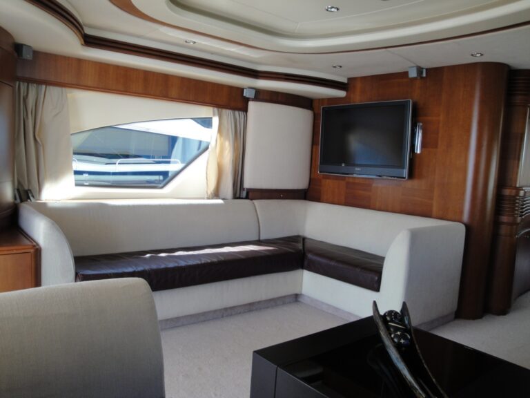 Yacht Mi Champion - Salon Seating