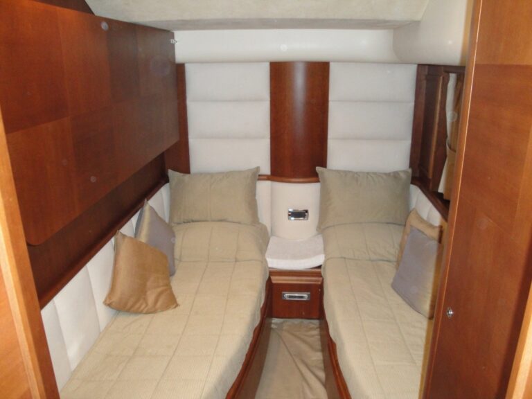 Yacht Mi Champion - Twin Cabin View 2