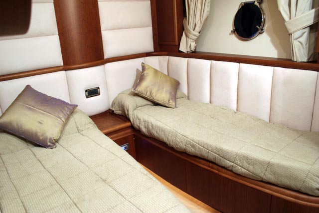 Yacht Mi Champion - Twin Cabin