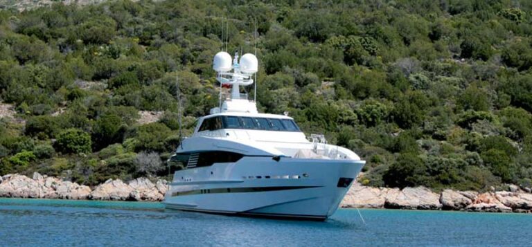 Yacht OBSESSIONS - At Anchor