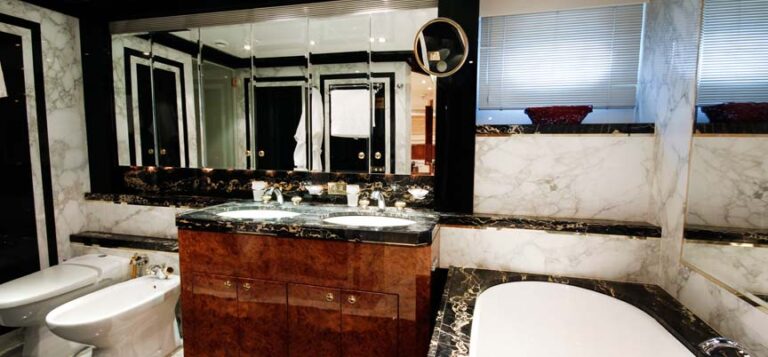 Yacht OBSESSIONS - Master Ensuite