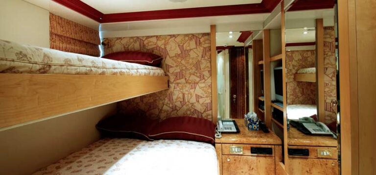 Yacht OBSESSIONS - Twin Cabin