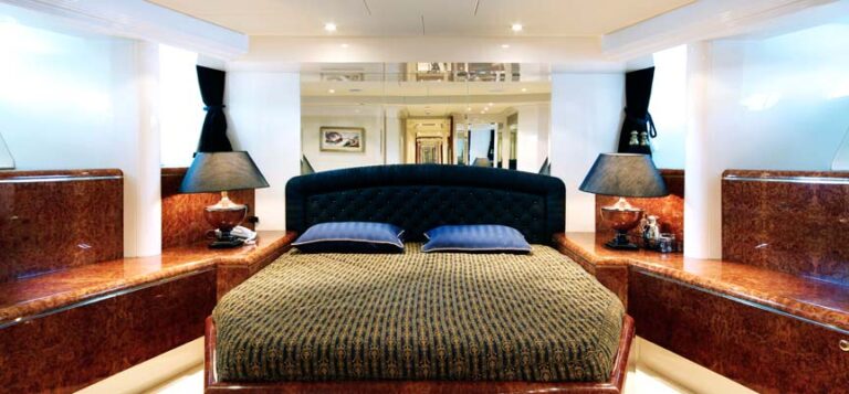 Yacht OBSESSIONS - VIP Cabin