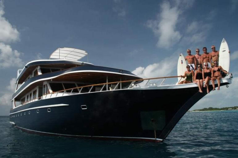 Yacht OCEAN DIVINE -  Surf Trip