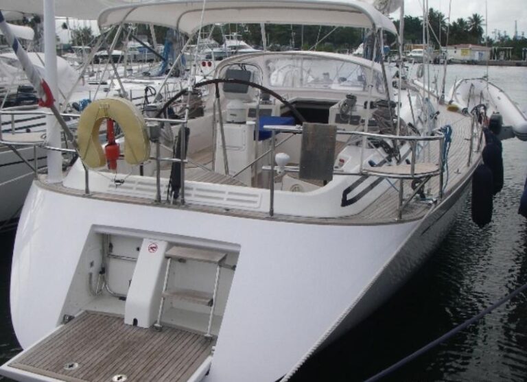 Yacht OLIVIA LEE - Aft View