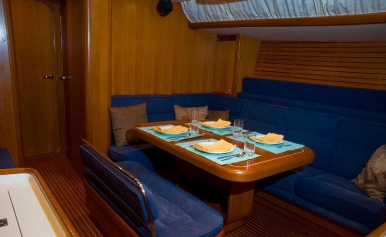 Yacht OLIVIA LEE - Dining