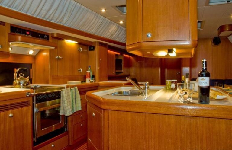 Yacht OLIVIA LEE - Galley