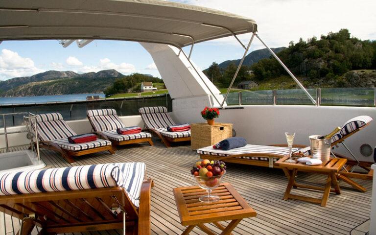 Yacht PHILOSOPHY - Sundeck