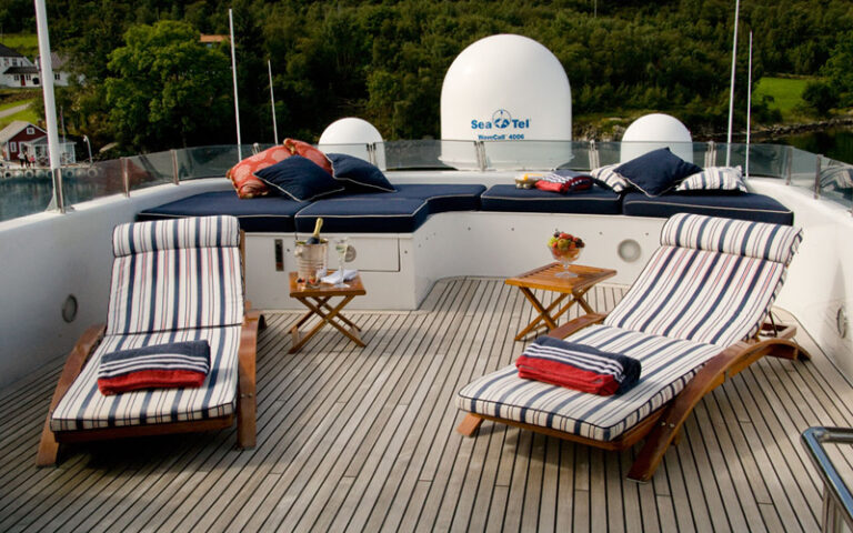 Yacht PHILOSOPHY - Sundeck Sunbeds