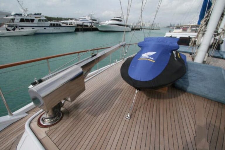 Yacht QUEEN SOUTH III - Jetski on deck