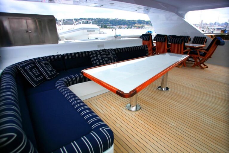 Yacht  REFLECTIONS - Upper deck